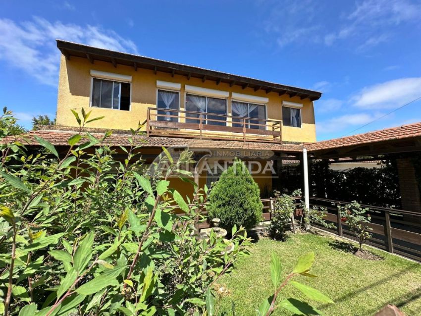 Foto de Propiedad A La Venta De Dos Pisos, En Las Toscas Sur C/l&iacute;mite Atl&aacute;ntida, 4 Dorm, 3 Ba&ntilde;os, Barbacoa, Cochera Y Piscina. Inm Atl&aacute;ntida.