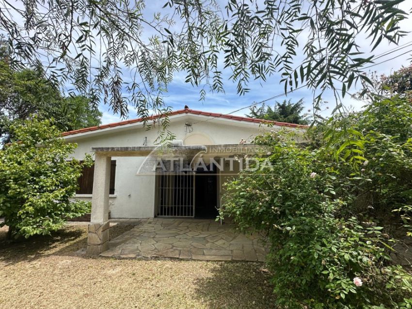 Foto de Venta De Dos Propiedades, En Un Excelente Punto De Atl&aacute;ntida, Con Amplio Terreno. Inm Atl&aacute;ntida