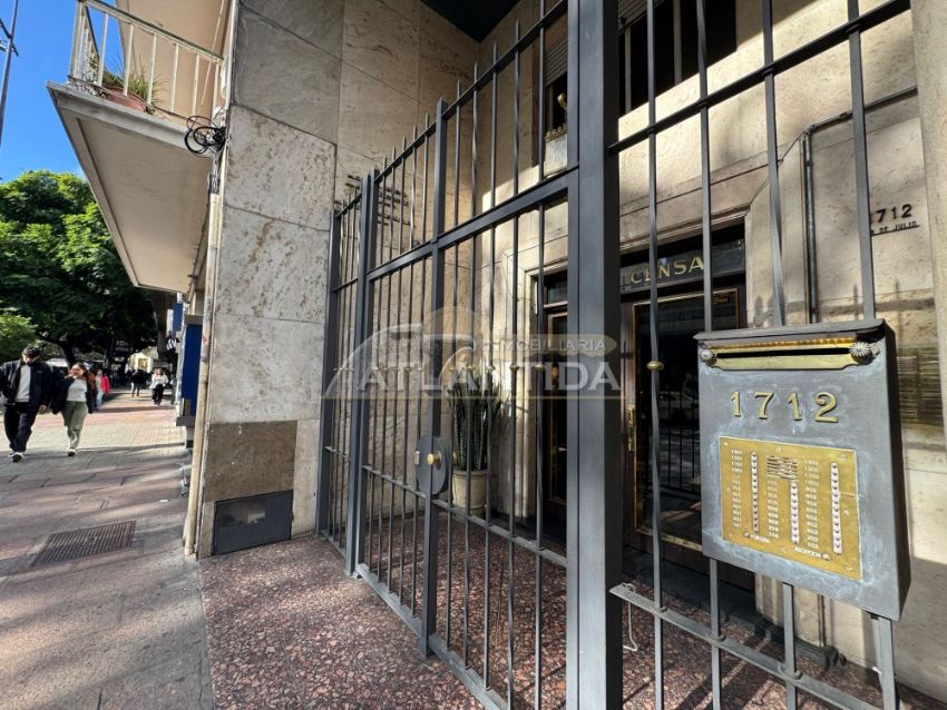 Foto de Oportunidad! Apartamento De Categor&iacute;a En Venta, 4 Dorm, 3 Ba&ntilde;os, Box Y Garaje. Ubicado Sobre Av. 18 De Julio, Cord&oacute;n. Inm, Atl&aacute;ntida