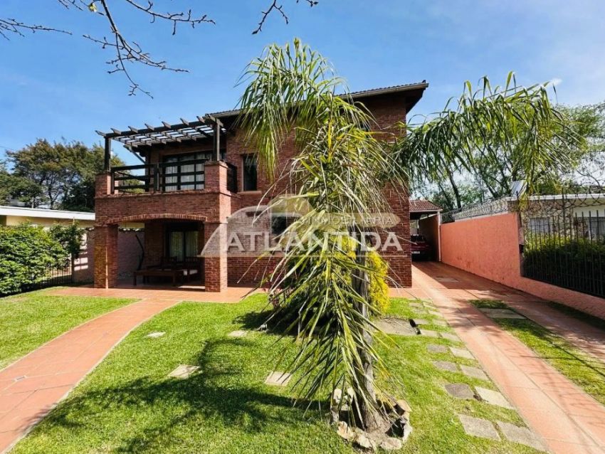 Foto de Venta En Atl&aacute;ntida, Casa Moderna, 2 Pisos, 4 Dorm, 3 Ba&ntilde;os, Piscina, Barbacoa. Inm Atl&aacute;ntida.