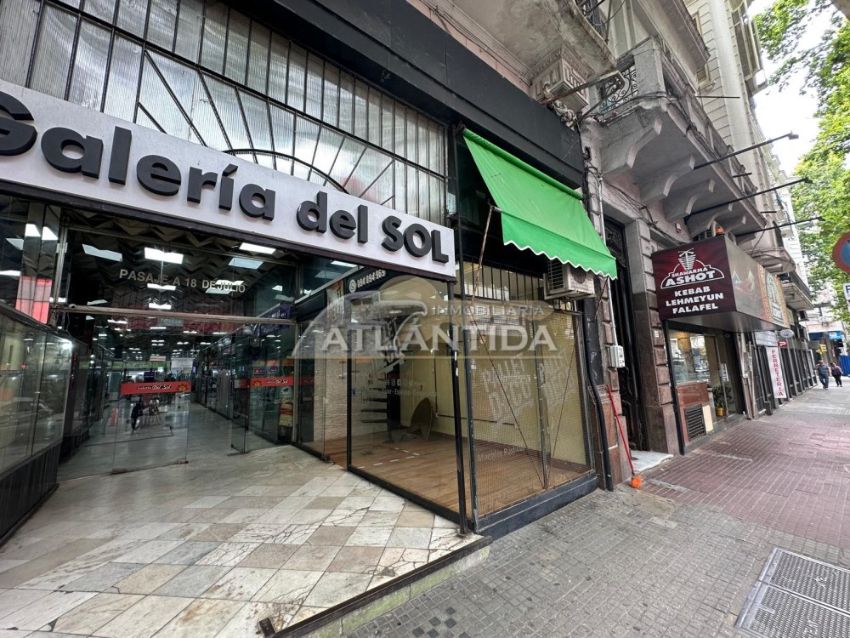 Foto de Alquiler Local Comercial Al Frente Por Convenci&oacute;n Y 18 De Julio. Galer&iacute;a Del Sol, Centro. Inm Atl&aacute;ntida