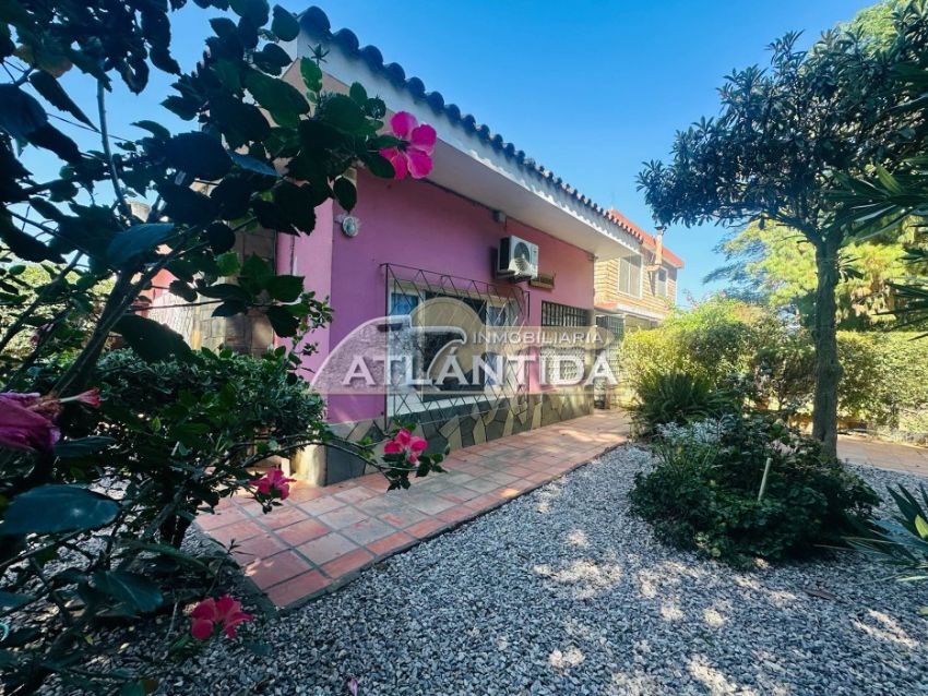 Foto de Venta En Un Excelente Punto De Parque Del Plata Sur, Terreno Esquina, 2 Dorm, 1 Ba&ntilde;o. Inm Atl&aacute;ntida.